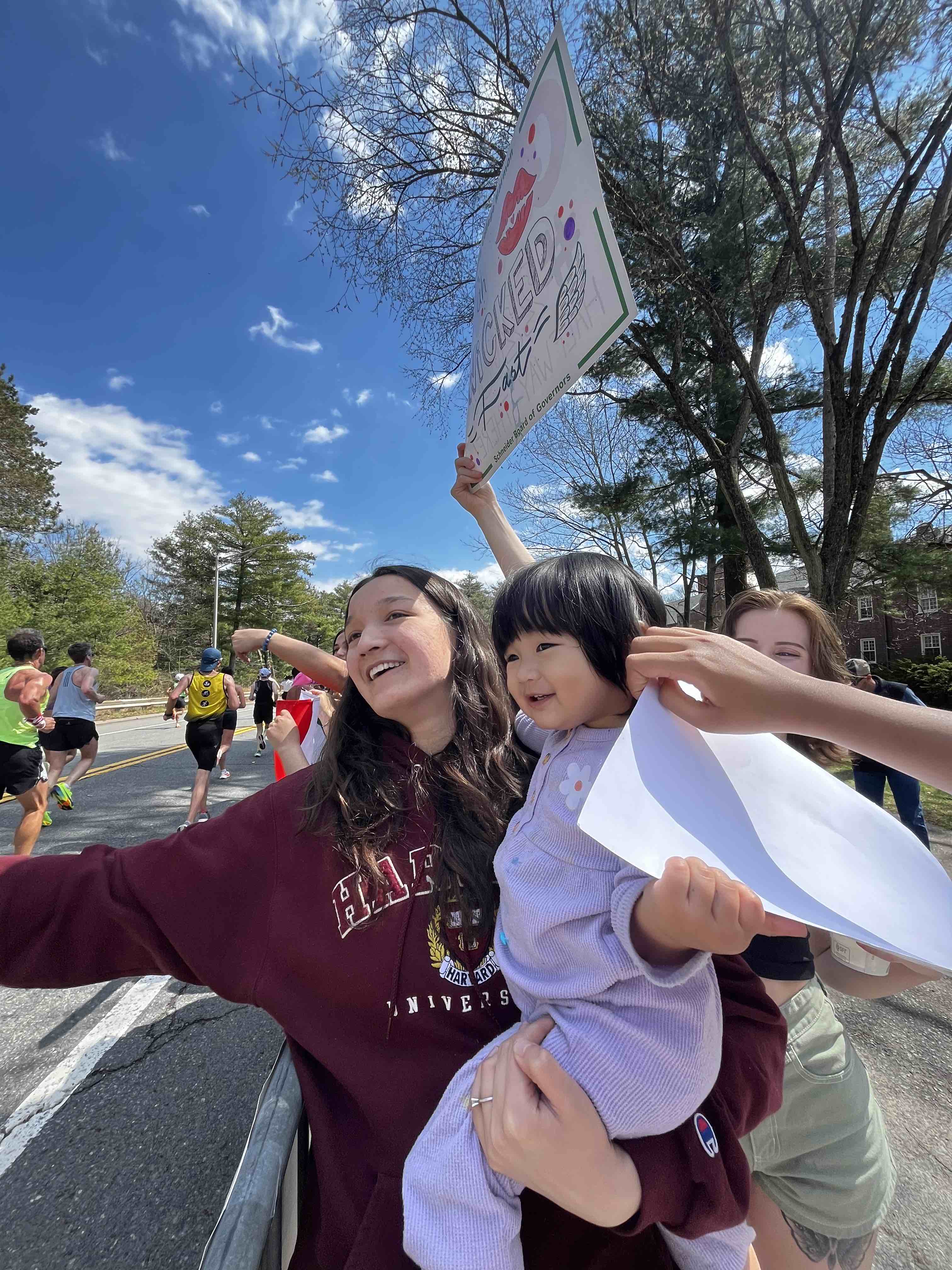 Cheering at the marathon